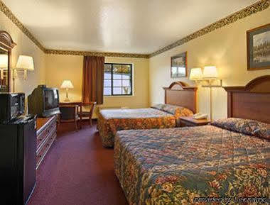 Super 8 By Wyndham Claremore Ok Extérieur photo